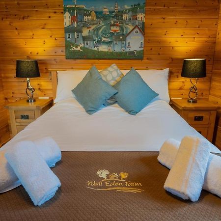 Wall Eden Farm - Luxury Log Cabins And Glamping ハイブリッジ エクステリア 写真