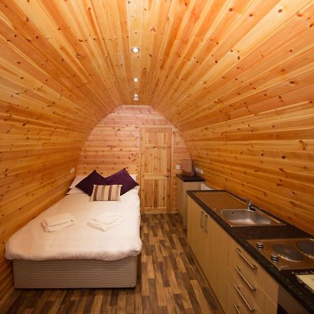 Wall Eden Farm - Luxury Log Cabins And Glamping ハイブリッジ エクステリア 写真