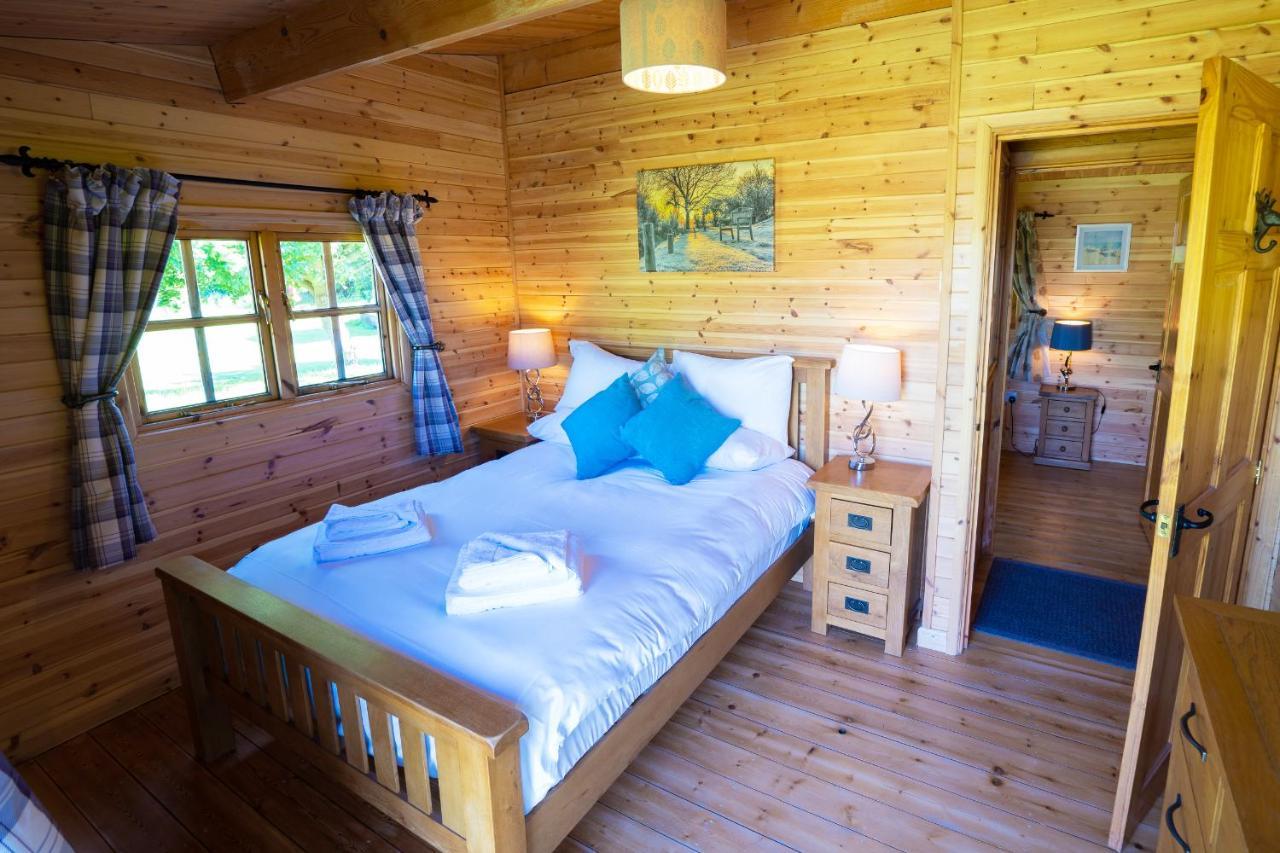 Wall Eden Farm - Luxury Log Cabins And Glamping ハイブリッジ エクステリア 写真