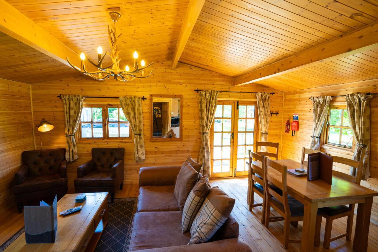Wall Eden Farm - Luxury Log Cabins And Glamping ハイブリッジ エクステリア 写真
