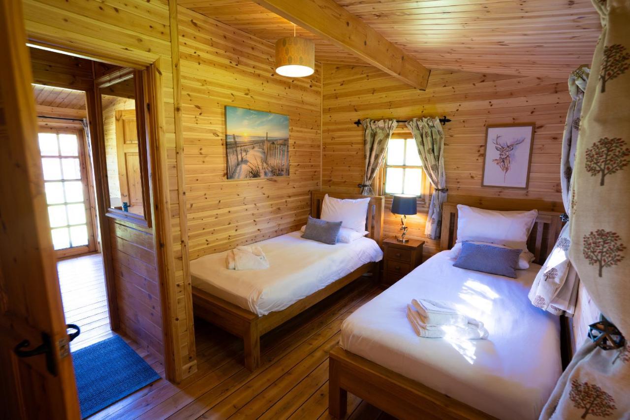 Wall Eden Farm - Luxury Log Cabins And Glamping ハイブリッジ エクステリア 写真