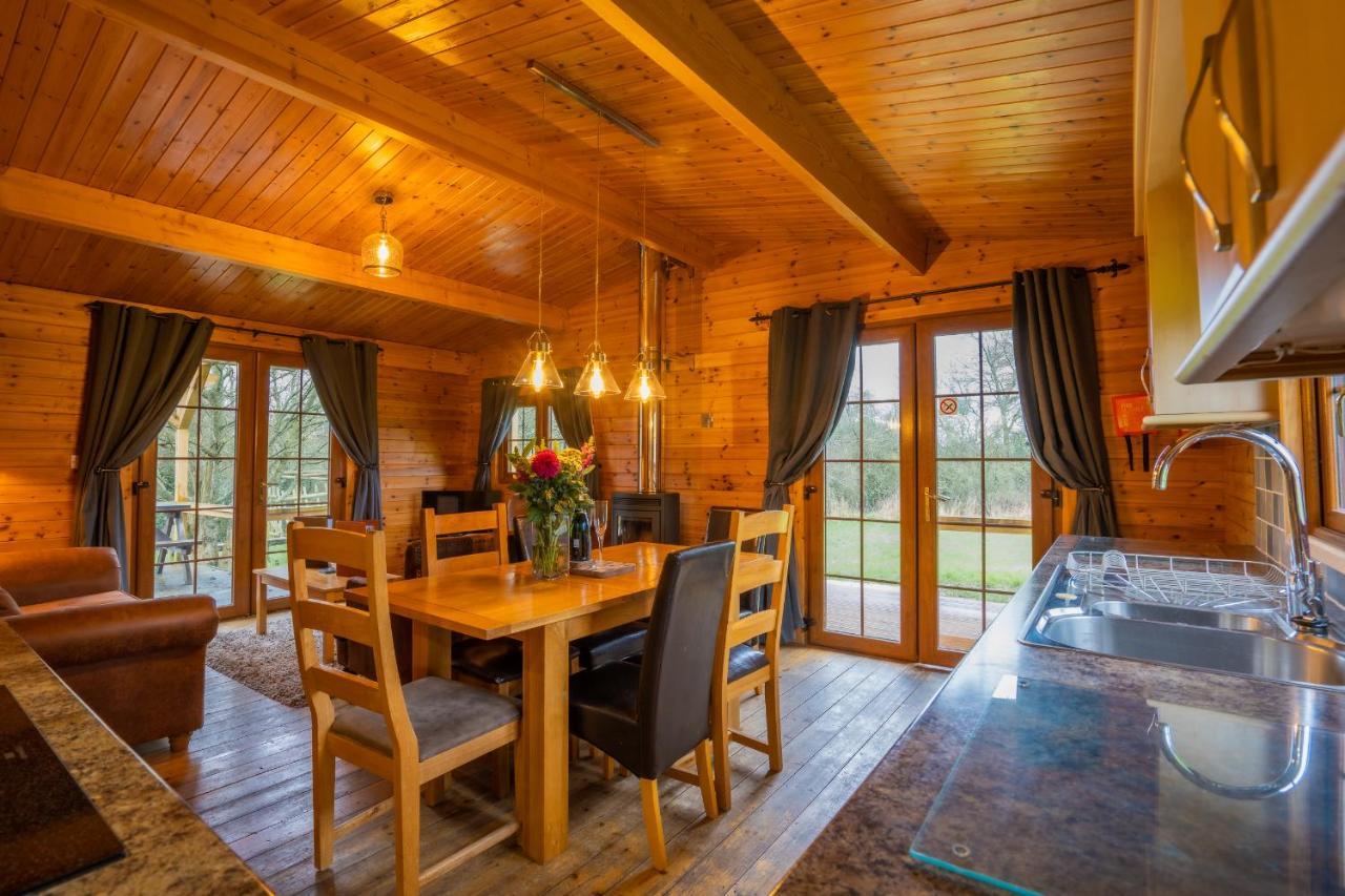 Wall Eden Farm - Luxury Log Cabins And Glamping ハイブリッジ エクステリア 写真