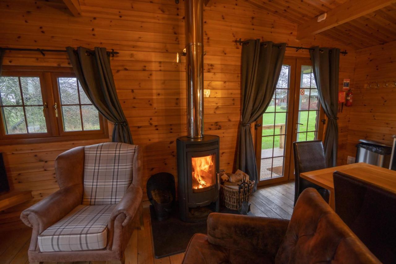 Wall Eden Farm - Luxury Log Cabins And Glamping ハイブリッジ エクステリア 写真