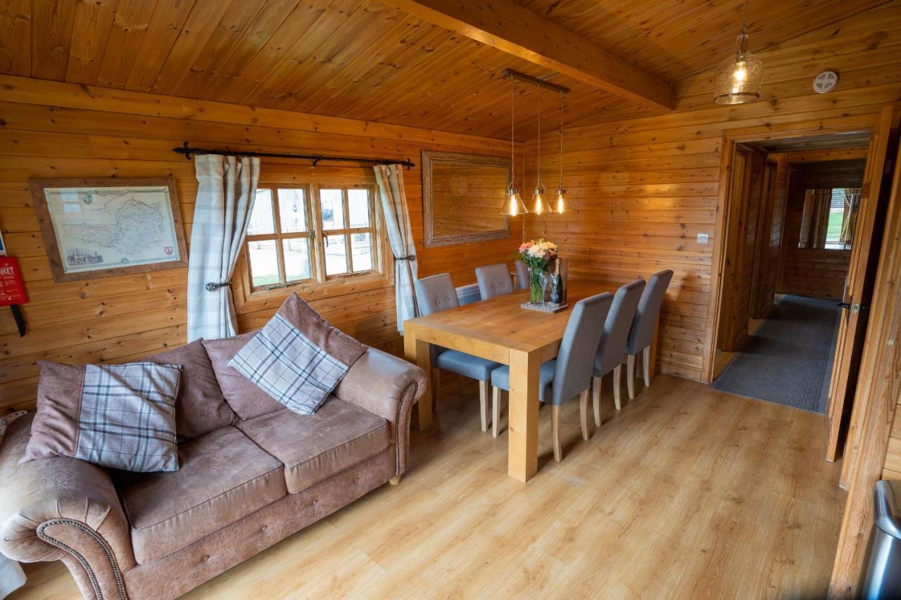 Wall Eden Farm - Luxury Log Cabins And Glamping ハイブリッジ エクステリア 写真