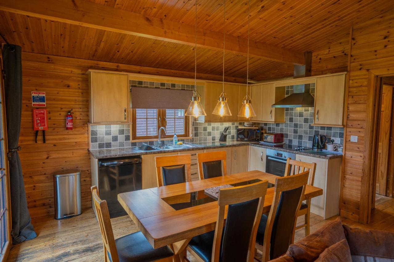 Wall Eden Farm - Luxury Log Cabins And Glamping ハイブリッジ エクステリア 写真