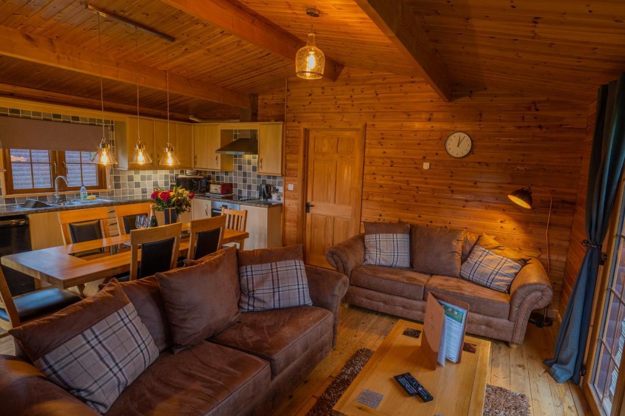 Wall Eden Farm - Luxury Log Cabins And Glamping ハイブリッジ エクステリア 写真