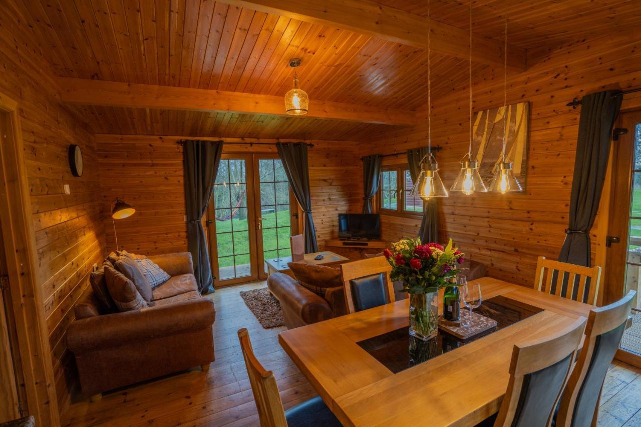 Wall Eden Farm - Luxury Log Cabins And Glamping ハイブリッジ エクステリア 写真