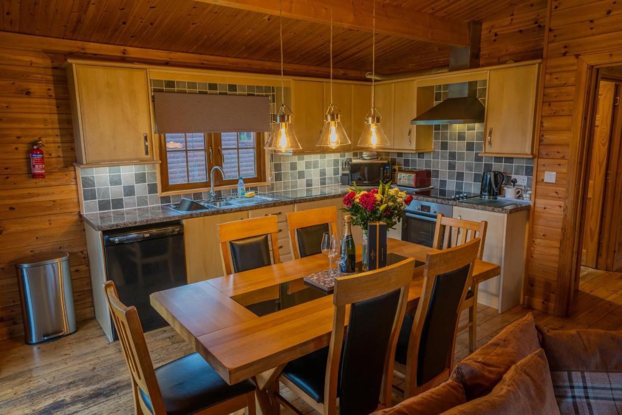 Wall Eden Farm - Luxury Log Cabins And Glamping ハイブリッジ エクステリア 写真