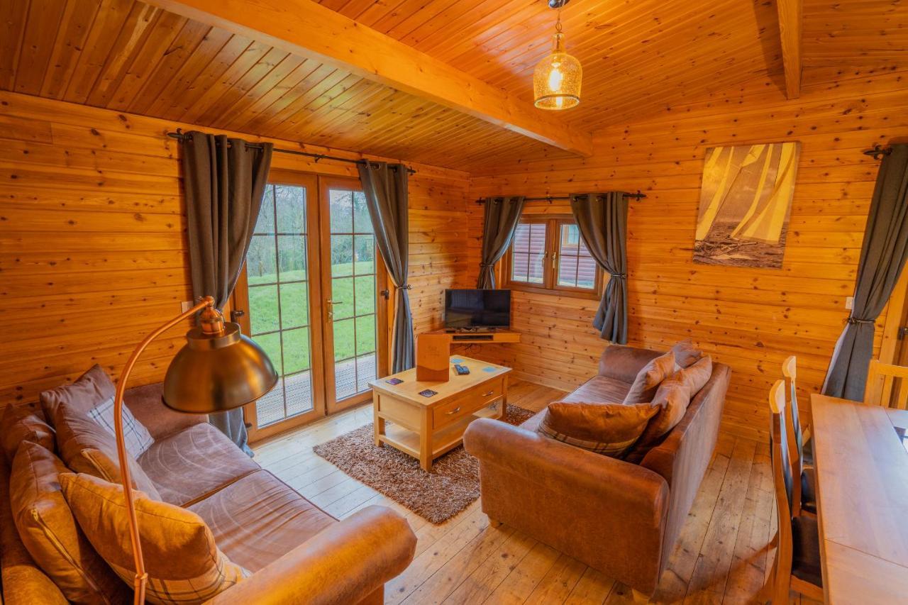 Wall Eden Farm - Luxury Log Cabins And Glamping ハイブリッジ エクステリア 写真
