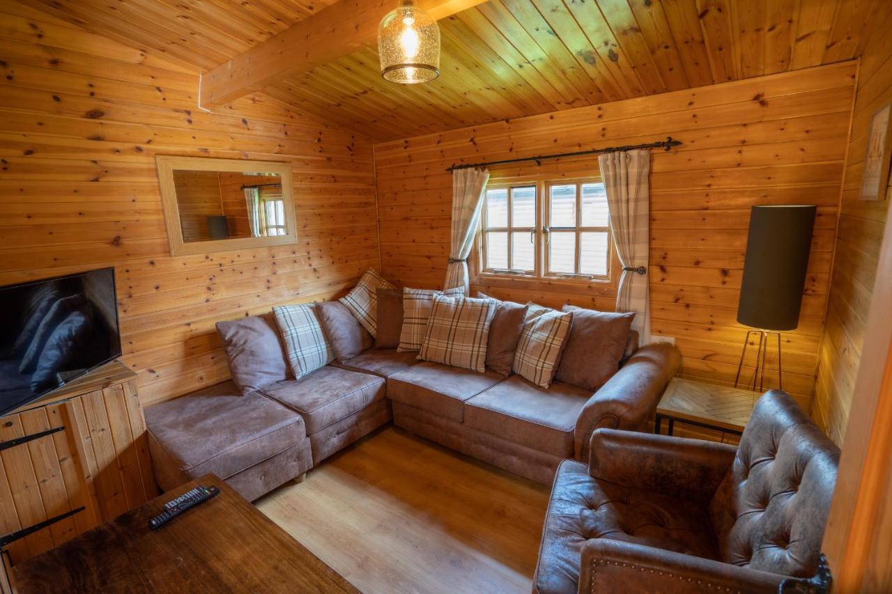 Wall Eden Farm - Luxury Log Cabins And Glamping ハイブリッジ エクステリア 写真