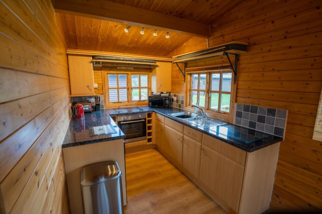 Wall Eden Farm - Luxury Log Cabins And Glamping ハイブリッジ エクステリア 写真