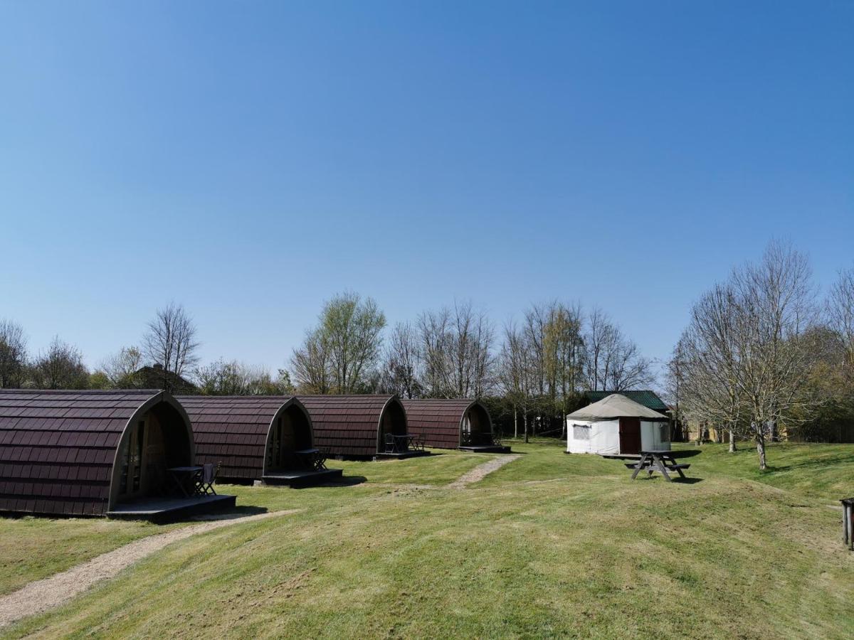 Wall Eden Farm - Luxury Log Cabins And Glamping ハイブリッジ エクステリア 写真