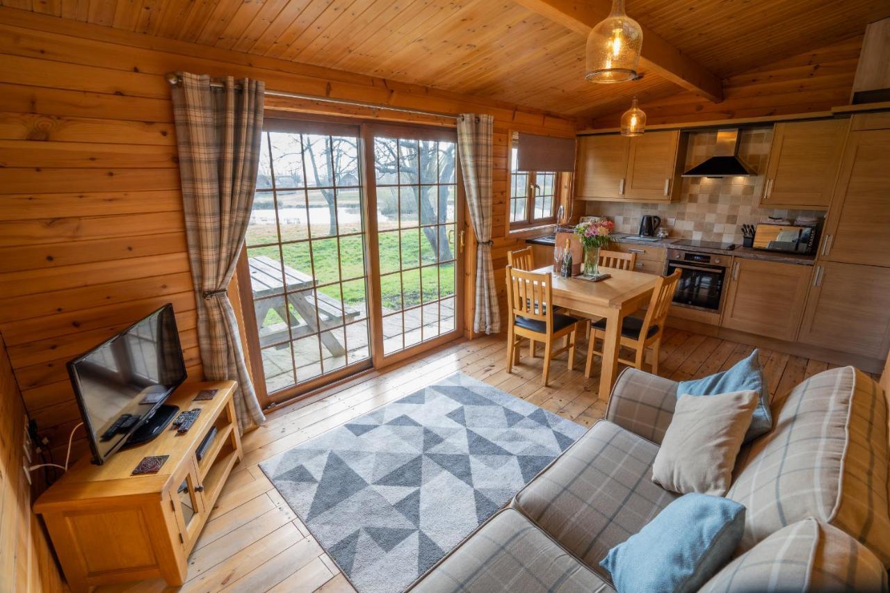 Wall Eden Farm - Luxury Log Cabins And Glamping ハイブリッジ エクステリア 写真