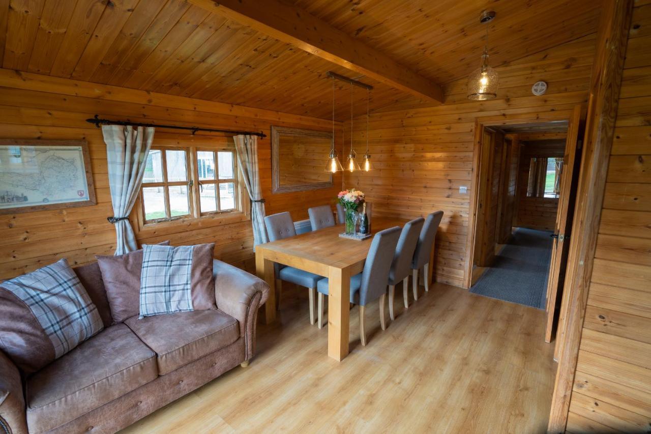 Wall Eden Farm - Luxury Log Cabins And Glamping ハイブリッジ エクステリア 写真
