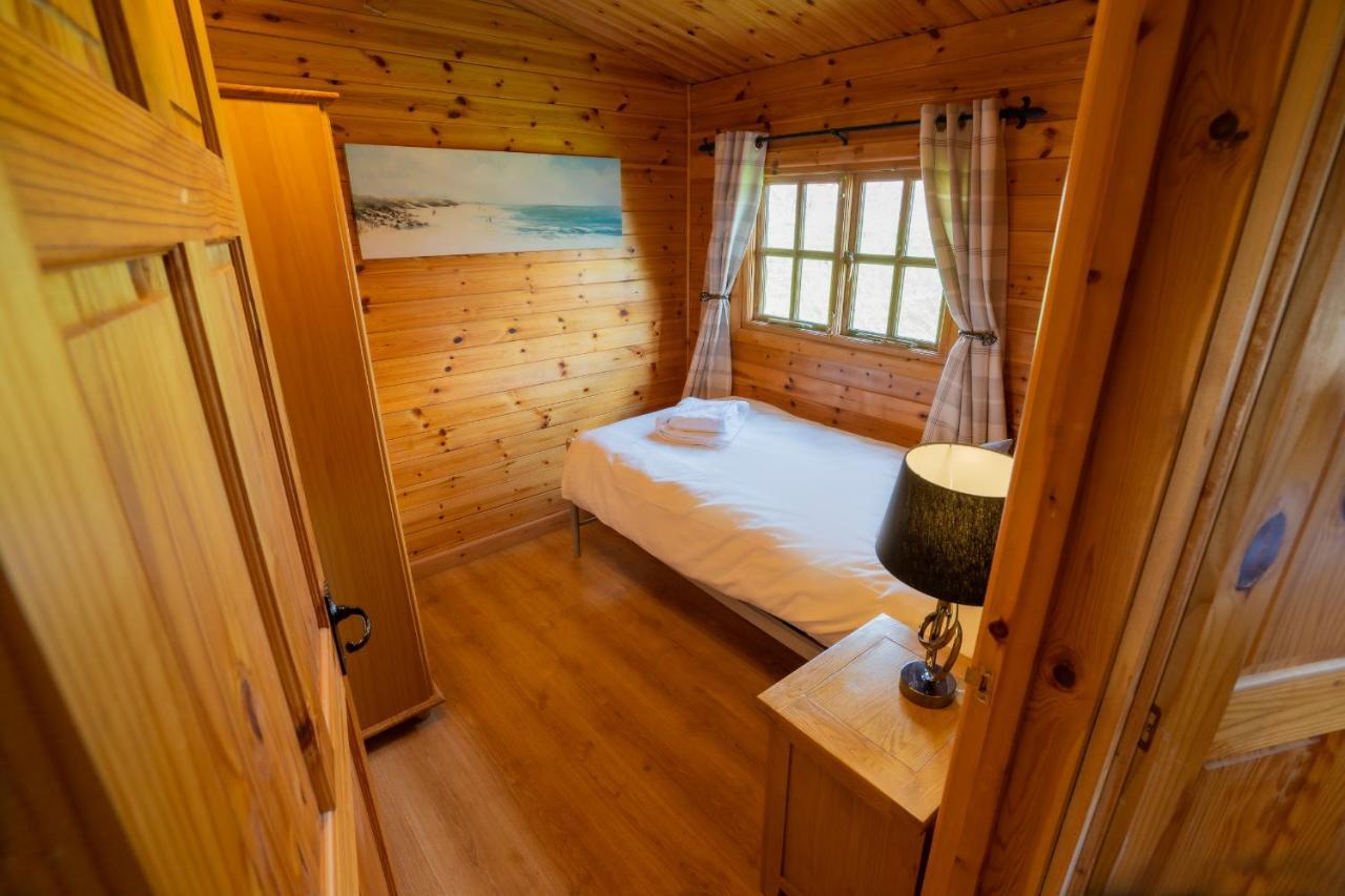 Wall Eden Farm - Luxury Log Cabins And Glamping ハイブリッジ エクステリア 写真