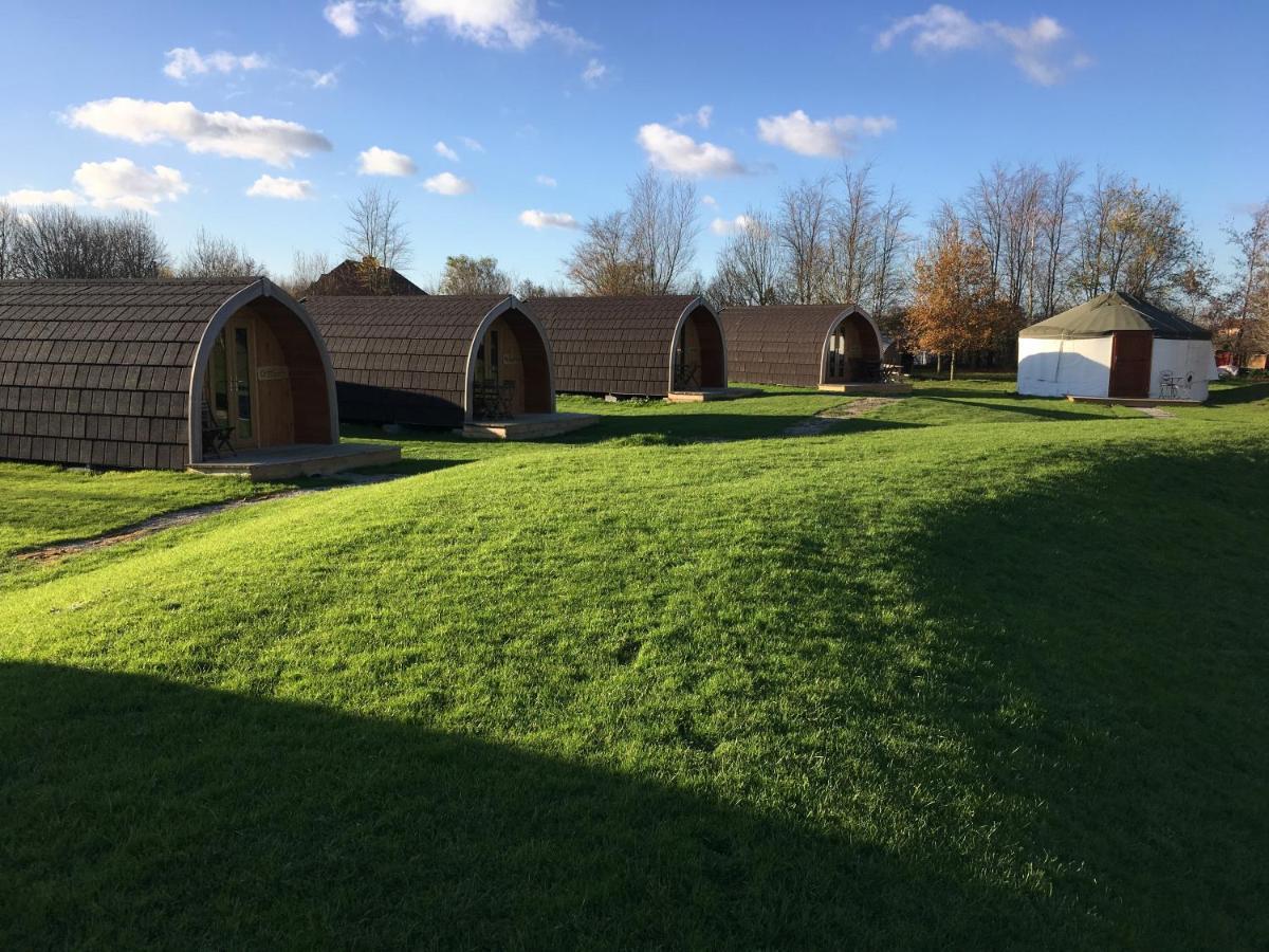 Wall Eden Farm - Luxury Log Cabins And Glamping ハイブリッジ エクステリア 写真