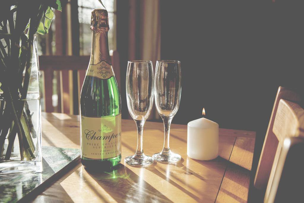Wall Eden Farm - Luxury Log Cabins And Glamping ハイブリッジ エクステリア 写真