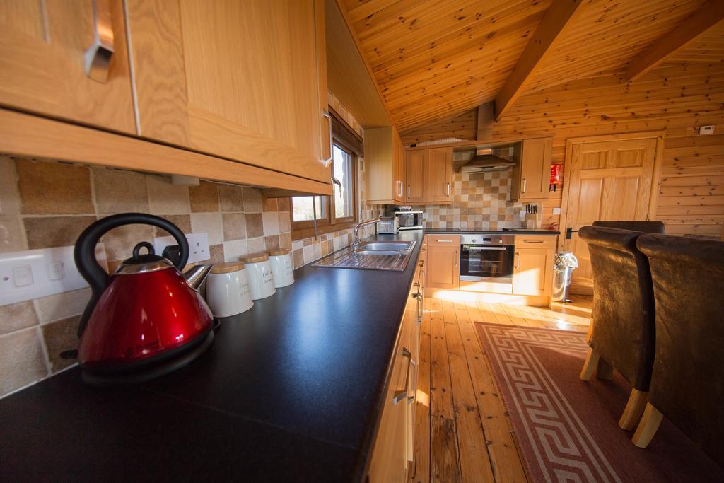 Wall Eden Farm - Luxury Log Cabins And Glamping ハイブリッジ エクステリア 写真