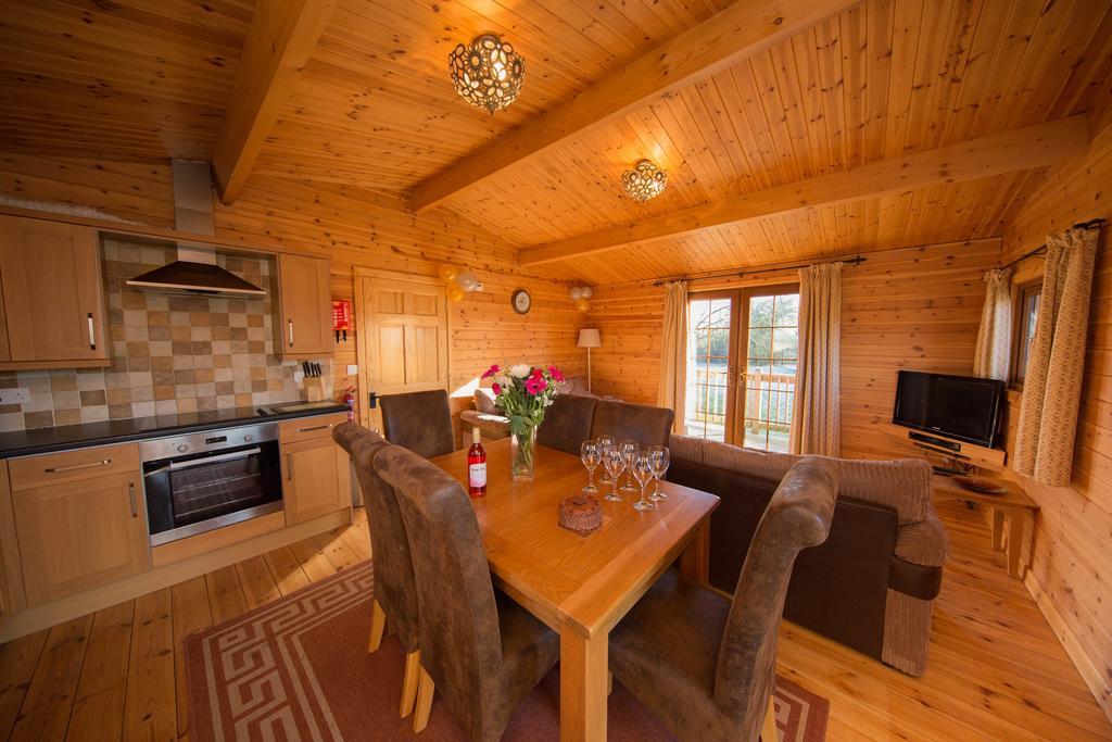 Wall Eden Farm - Luxury Log Cabins And Glamping ハイブリッジ エクステリア 写真
