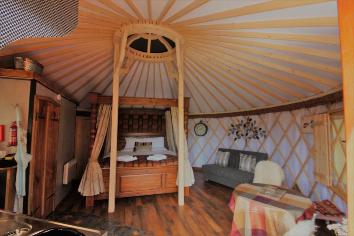 Wall Eden Farm - Luxury Log Cabins And Glamping ハイブリッジ エクステリア 写真